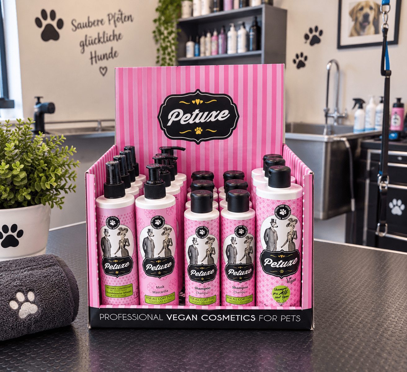Petuxe® Thekendisplay „Für alle Rassen“ – Shampoo, Conditioner & Feuchtigkeitsmaske